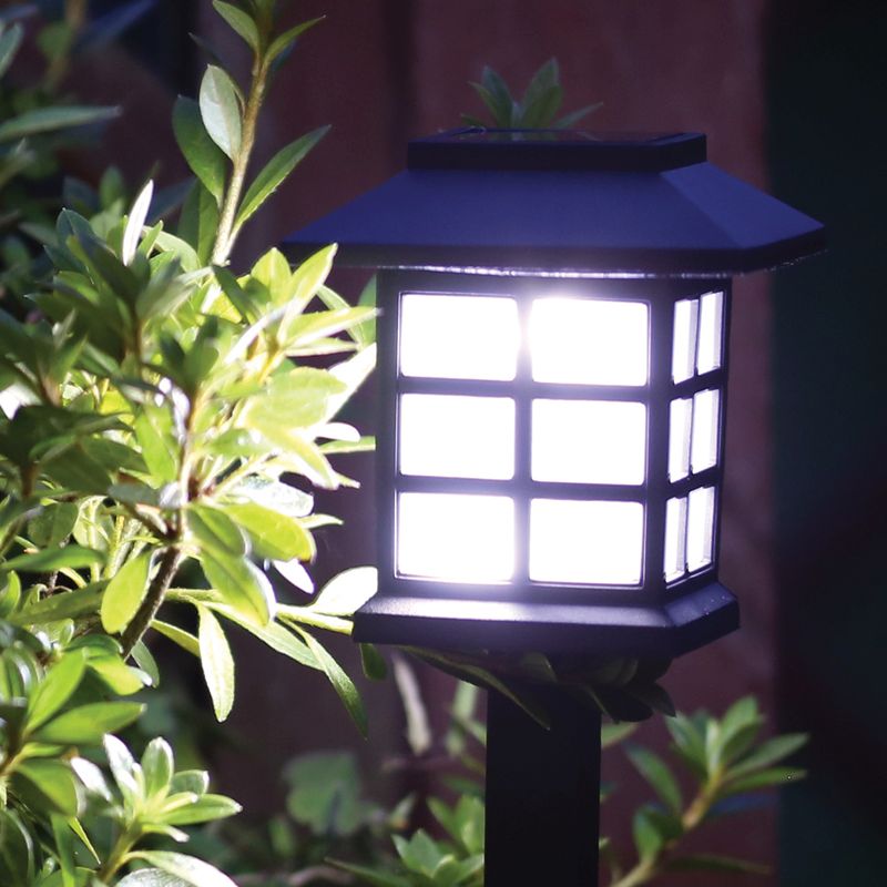 Traditional Oriental Solar Lantern Stake